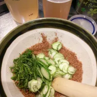 Snapdishの料理写真:川島町の田舎料理「すったて」です。
胡麻を煎りあたり鉢であたり、畑で採れたきゅうりと大葉手前味噌を加えて出汁、氷水でのばしただけの簡単完璧料理です🎵|タリアッテレさん