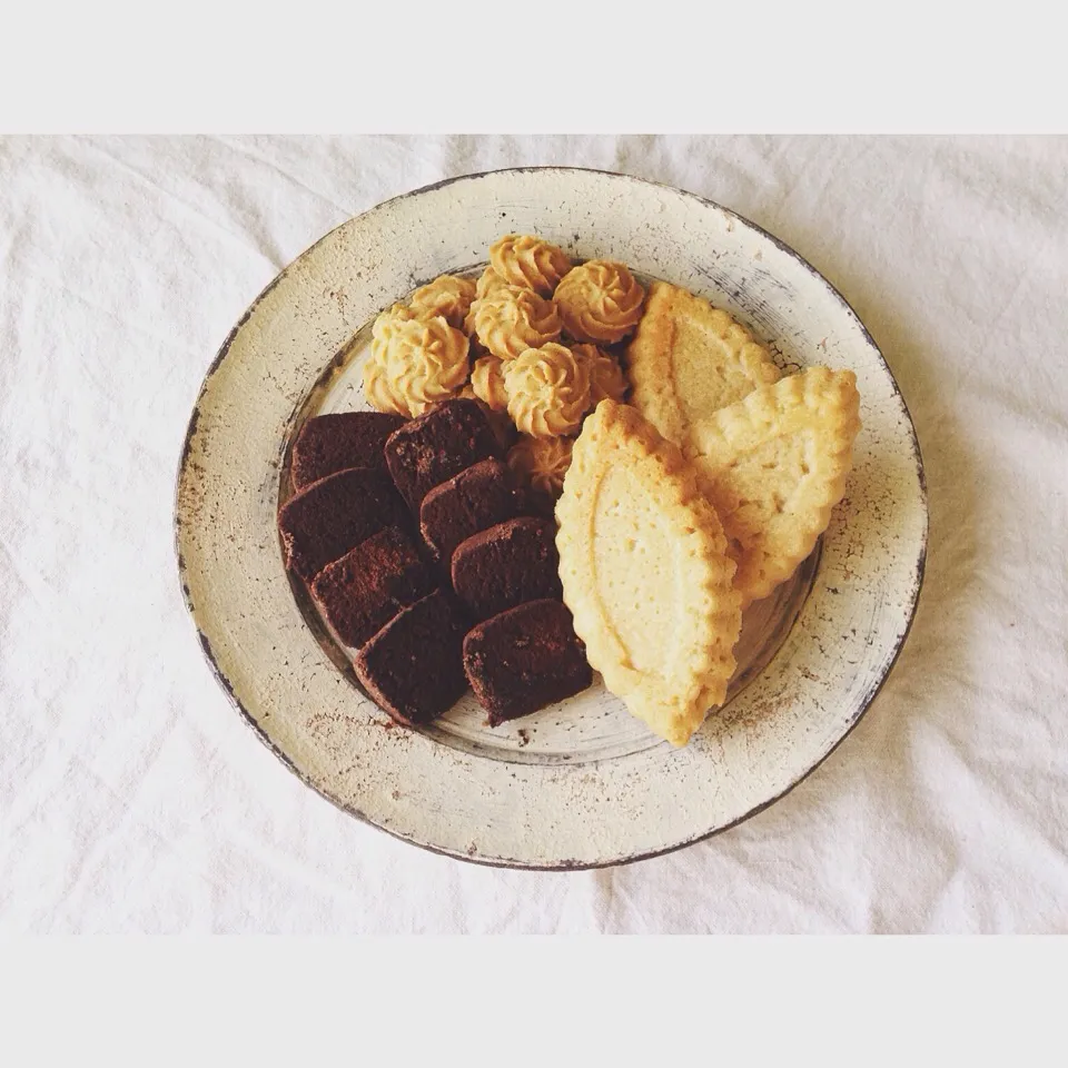 今日のオヤツ ⚪︎きなこクッキー ⚪︎アーモンドショートブレッド ⚪︎シャリシャリショコラ バター無し 白砂糖なし|ポペさん