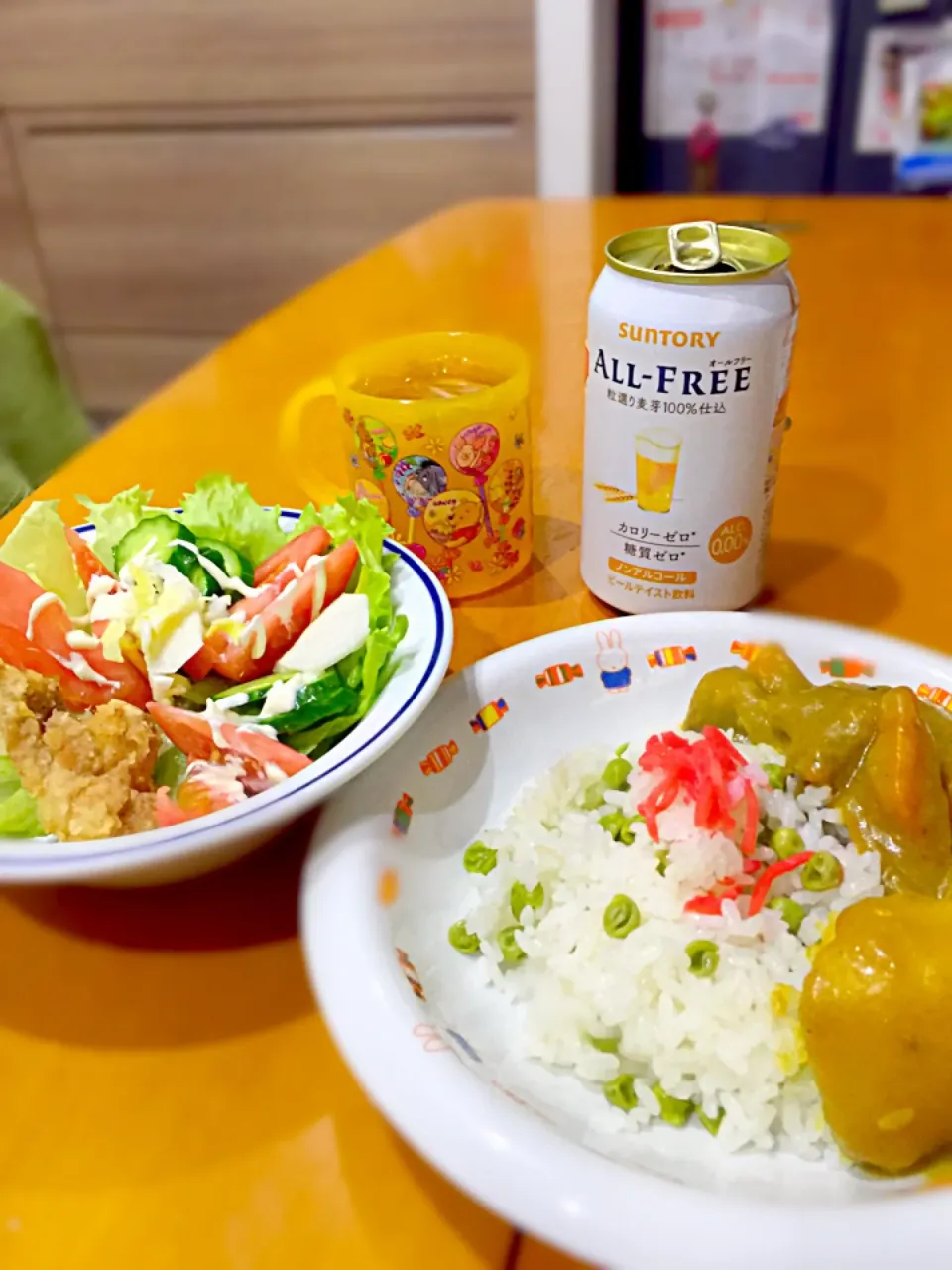 ポークカレー🍛豆ごはん  鶏から揚げ&サラダ(レタス  トマト  きゅうり  蕪  キャベツの酢漬け)  All-Free  🍺  麦茶|ch＊K*∀o(^^*)♪さん