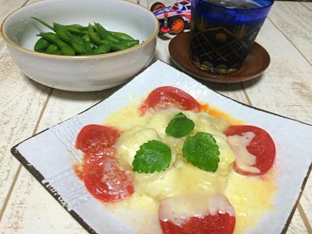 今日の男飯(⌒-⌒; )つまみ♫バナナとトマトのとろけるチーズ載せ♫枝豆♫|ひーちゃんさん