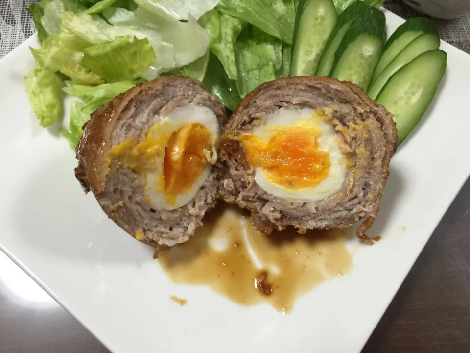 Snapdishの料理写真:半熟卵のお肉巻き
甘辛タレでからめて|ままさん