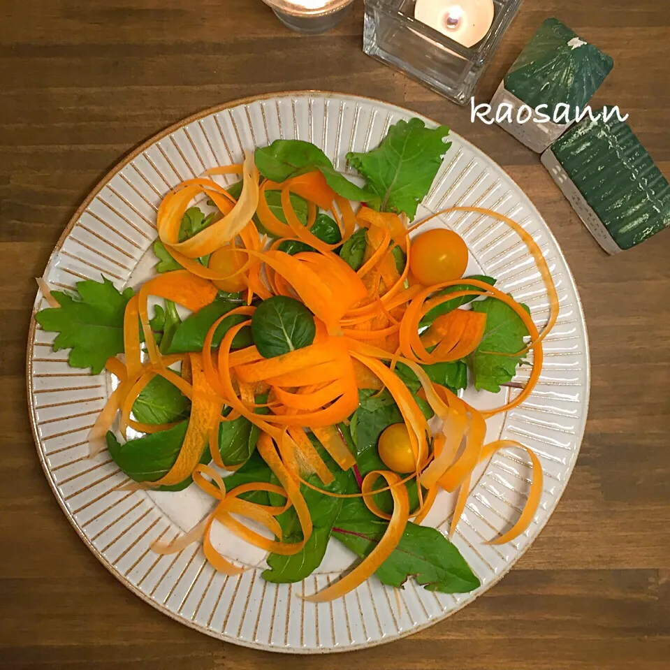 Snapdishの料理写真:izoomさんの料理 バースデー・リボン・サラダ 【Birthday ribbon salad】|カオサンさん