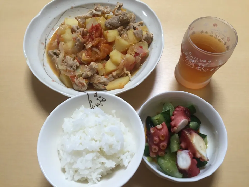 Snapdishの料理写真:トマトの洋風肉じゃが、たこときゅうりの和え物|aquamarineさん