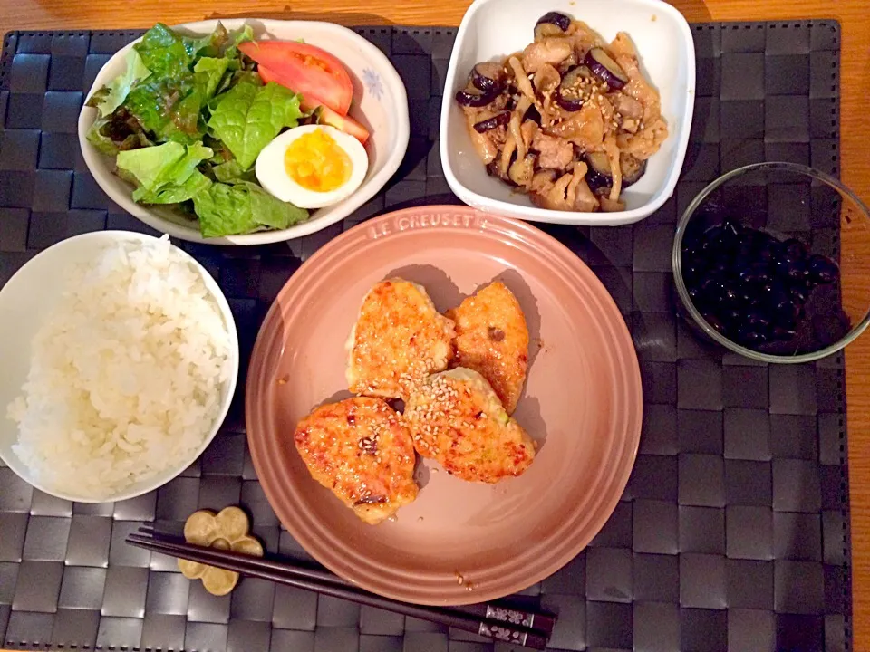 7月27日の夕食✴︎鶏つくねバーグとナス味噌炒め|mikomikoさん