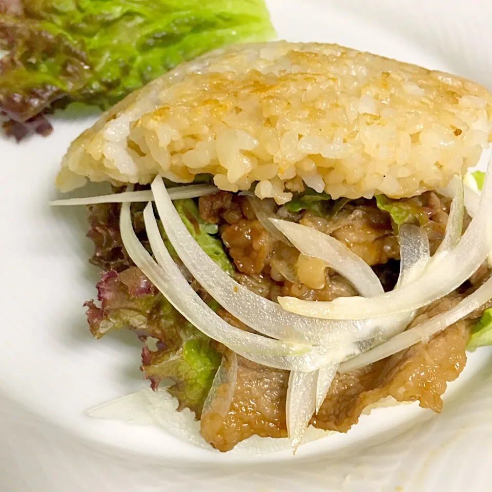 息子の夜食🍔牛肉ライスバーガー|うめち。さん