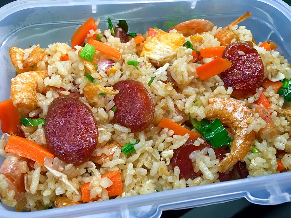 ข้าวผัดกุนเชียง
Fried rice with chinese sausage and crispy shrimp|ครัวอิอ้วน... Chubby Cookさん