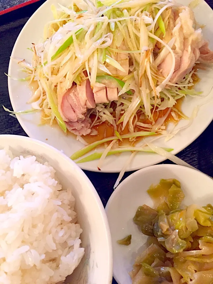 近所の中華屋さんの蒸し鶏定食🐔|葉っぱのおさらyokomamaさん