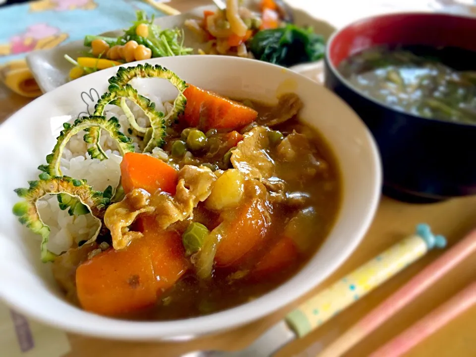 Snapdishの料理写真:息子が作ってくれたカレー🍛ゴーヤーチップスのっけ|かわちさん