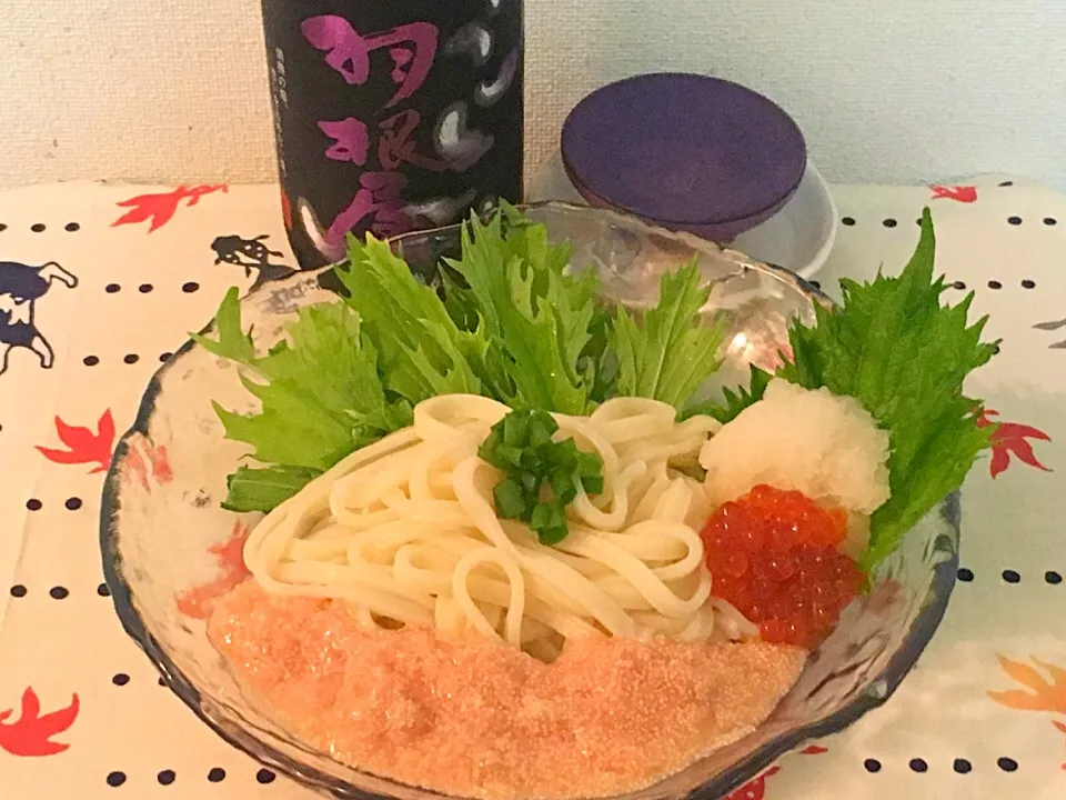 Snapdishの料理写真:水沢うどんの冷やし明太子餡掛け
イクラおろし添え
羽根屋 純米大吟醸50 翼（富山）|藤井裕之さん