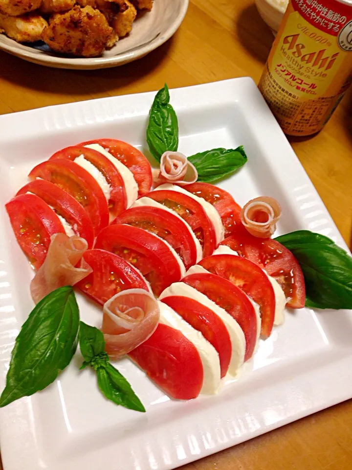 Snapdishの料理写真:カプレーゼ🍅バジルも食べ頃💕|Yu Yu mamaさん