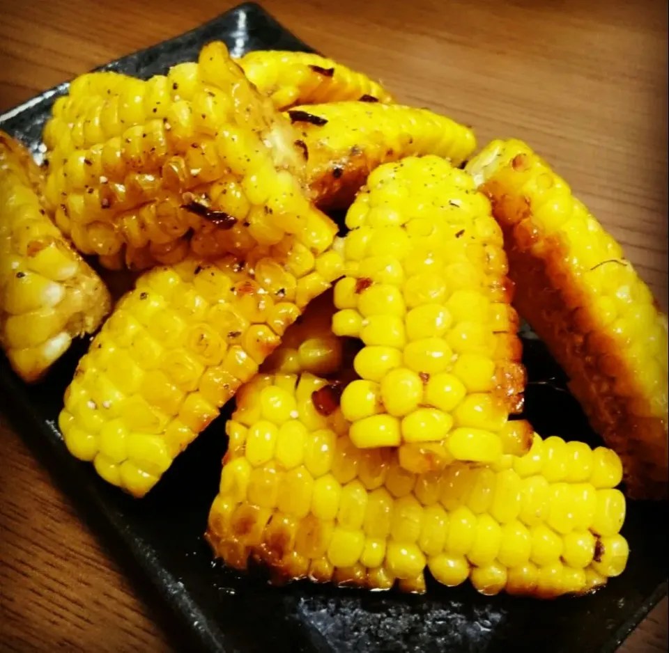 Snapdishの料理写真:出汁昆布バター醤油で😄💕揚げ焼きトウモロコシ🌽🌽🌽|Yukiさん