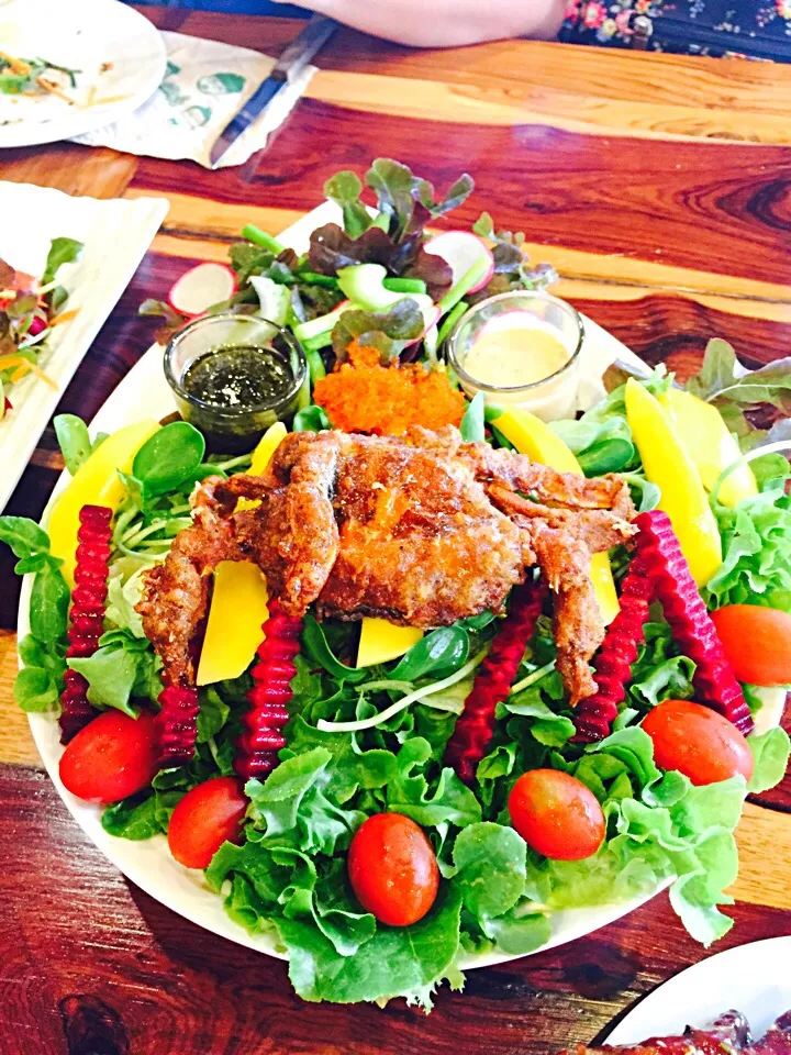 🌼 Soft shell crab salad 🌼|beautieさん