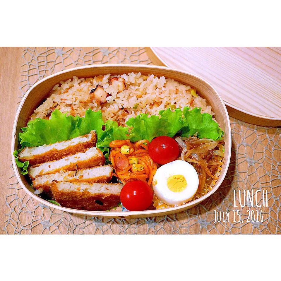 ▽▲▽▲▽▲▽▲▽▲▽
2016/7/15*
旦那はんのお弁当＊*
⿻野菜フライ
⿻ナポリタン
⿻玉ねぎのおかかポン酢
⿻ゆで卵
⿻プチトマト
⿻たこ飯
▲▽▲▽▲▽▲▽▲▽▲▽|hiiiroookoooさん