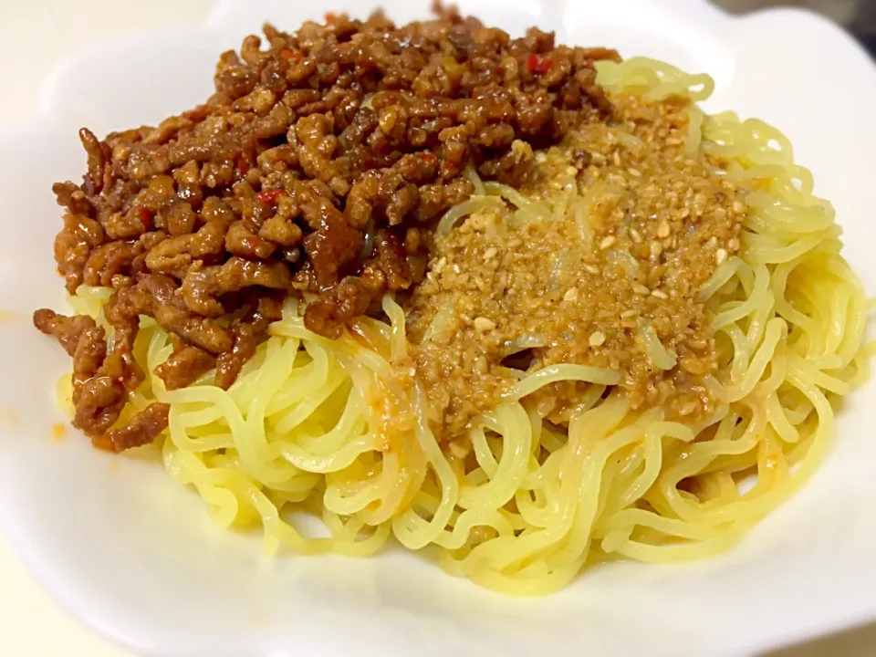 ごまだれ汁なし担々麺|はやさん