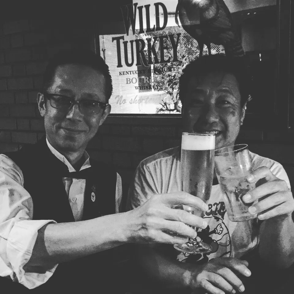 タンカレーソーダ割り

27年来の友人日野ちゃん。Happy Bday Hino-chan🎂🍻
#hbd🎂 #friendsforever #cheers🍻#tamaplaza #bar #beer#birthland|lazy104さん