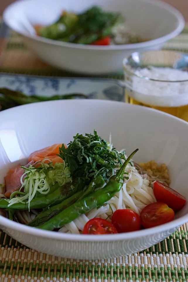 サーモンと夏野菜のぶっかけうど〜ん|てつやさん