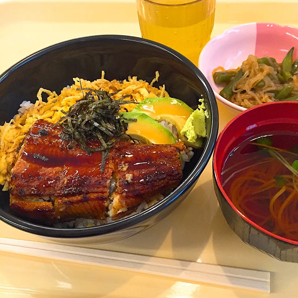 Snapdishの料理写真:【本日の300円社食】鰻の蒲焼き丼セット|恭子さん