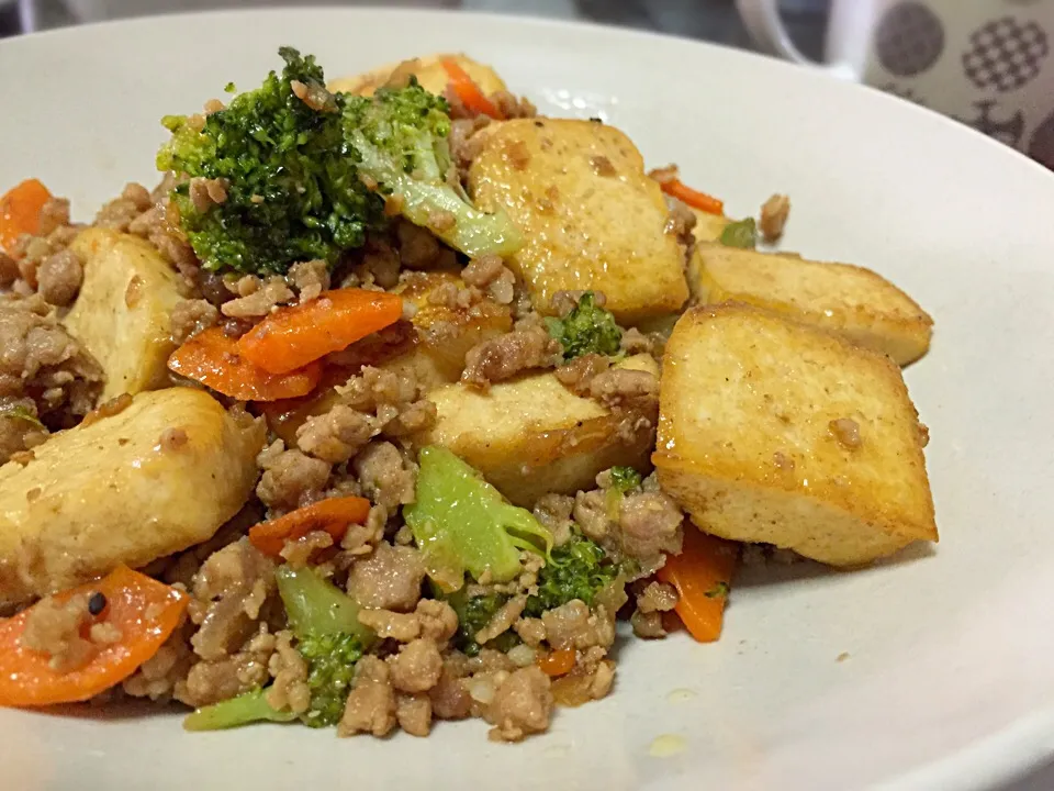 Snapdishの料理写真:Stirfry pork w/ veg and tofu|Kutingさん