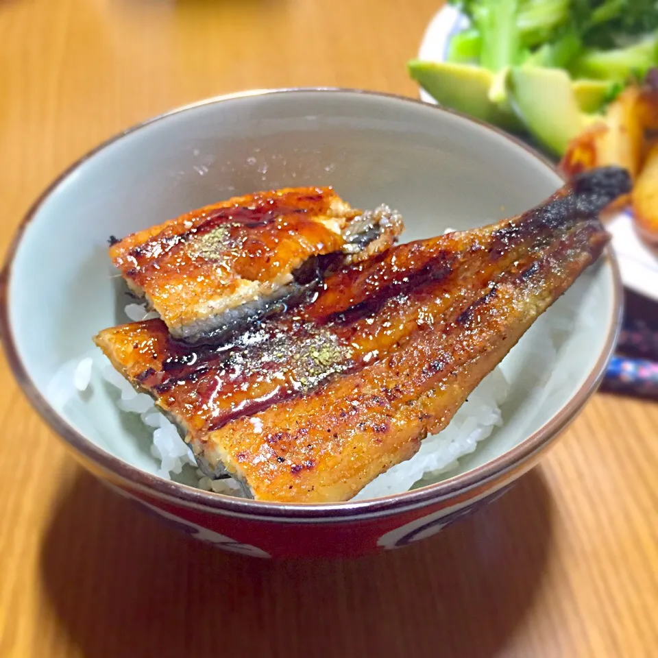 高級だから焼きたて鰻を茶碗で丼🍚|ayamenさん