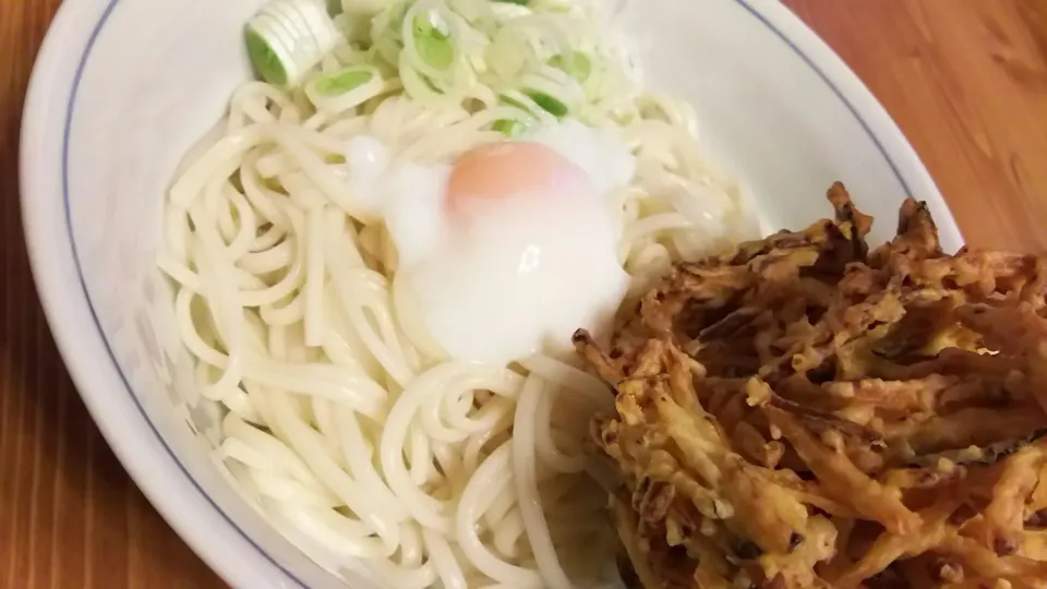 Snapdishの料理写真:ぶっかけ冷やしうどん&サツマイモとカボチャのかき揚げ、温玉|ｌａｖｅｎｄｅｒｆ❜mさん