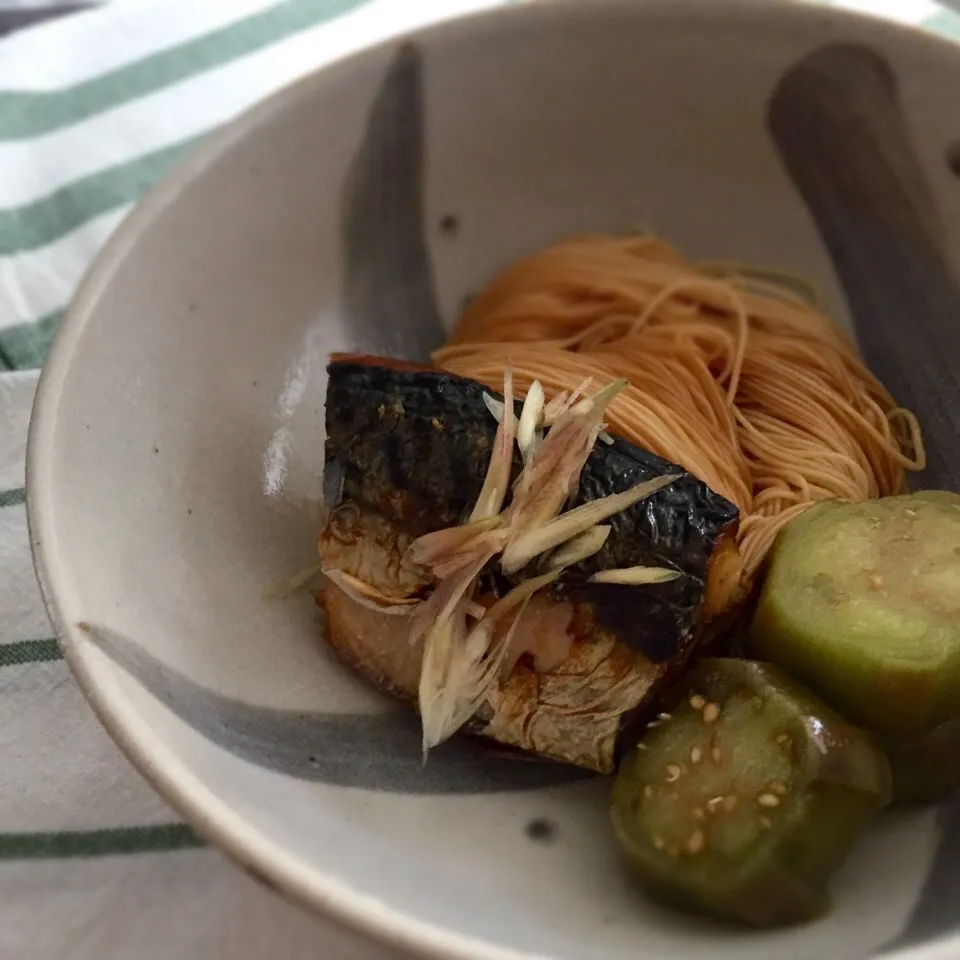 焼き鯖そうめんと白なすの煮浸し Yaki-saba somen noodle and marinade eggplant|mayumiさん