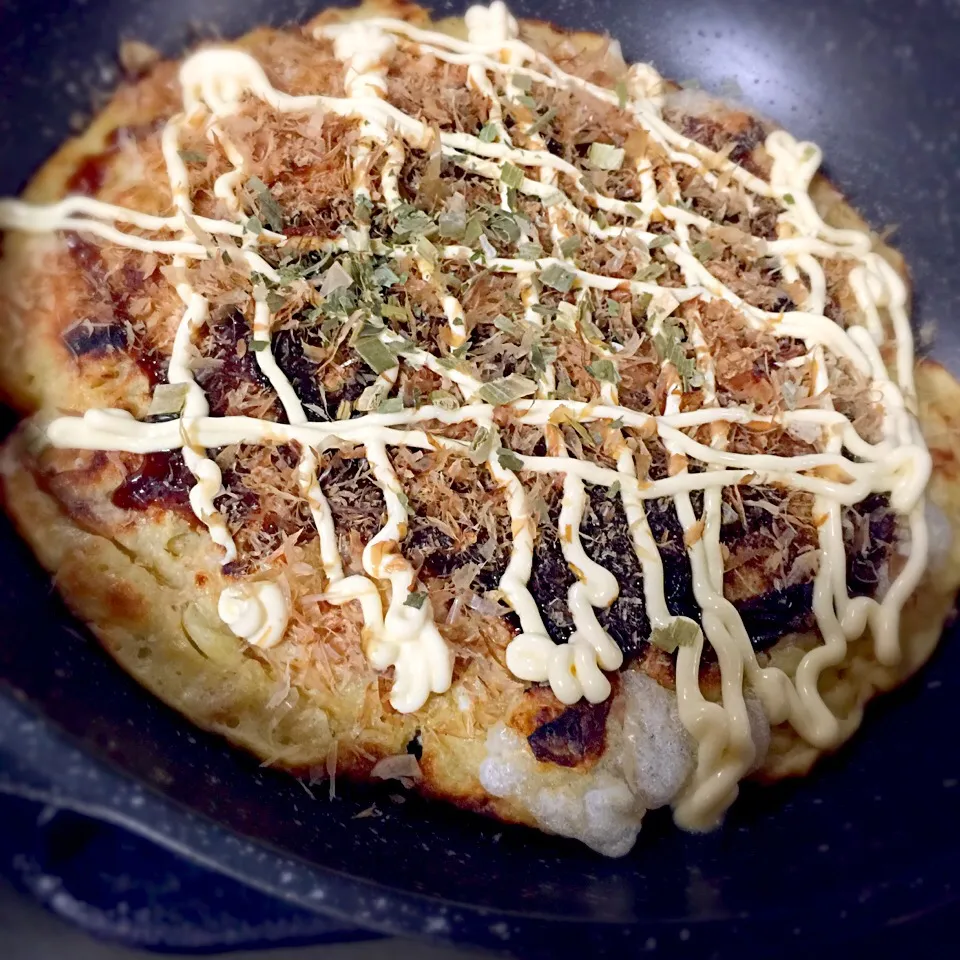 Snapdishの料理写真:梅入り餅お好み焼き♡餃子の余ったタネで！|いず⋈ + ゜さん