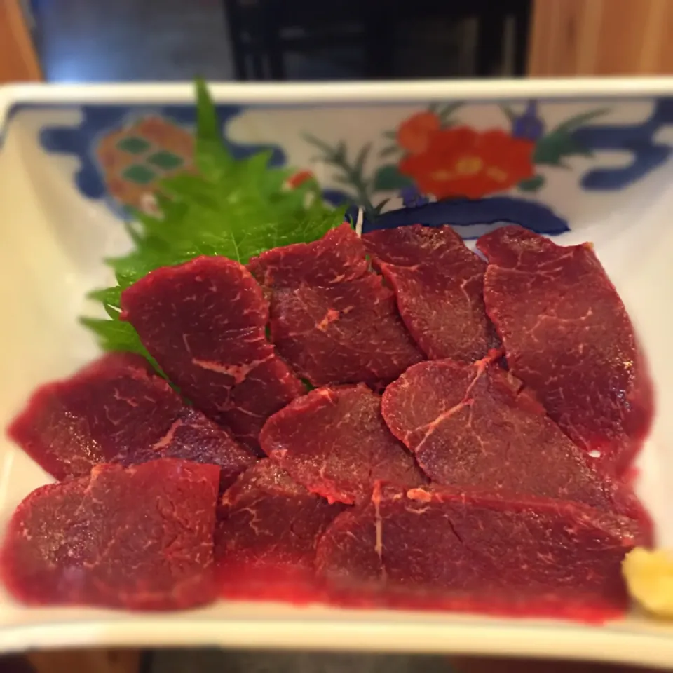 Snapdishの料理写真:馬刺 Horse-meat sashimi|チェリーリンさん