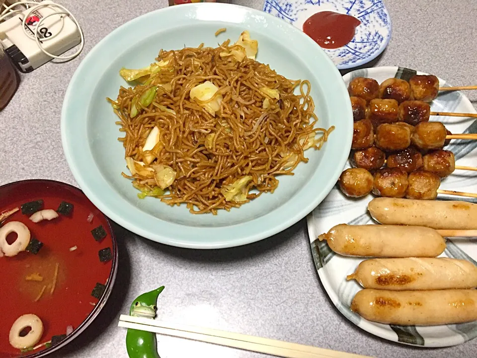 祭り焼きそば、祭りフランク、祭りつくね、トマト(ケチャップ)、お吸い物|ms903さん