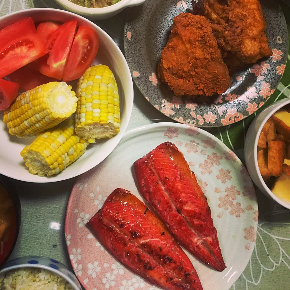 鯖のみりん干しをメインに頂き物と残り物で賑やかな食卓😅😅|tabyさん