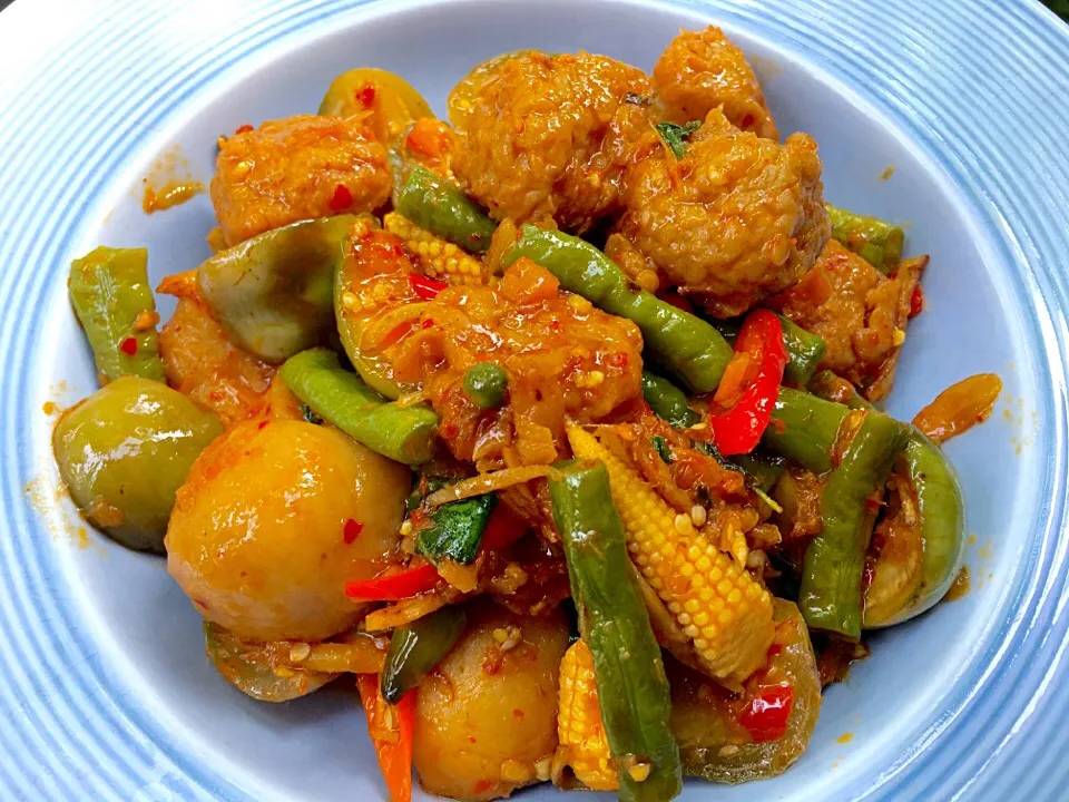 ผัดเผ็ดลูกชิ้นปลากราย
Spicy stir fried fishball|ครัวอิอ้วน... Chubby Cookさん