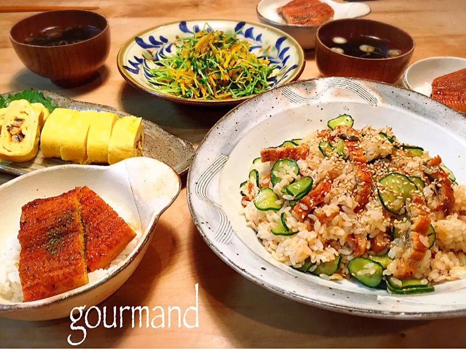 プーティの🎀 キュウリの混ぜご飯、鰻丼、鰻巻き、豆苗とコリンキーの炒め物、ワカメと茗荷のお吸い物  などの夜ごはん♪|プーティさん