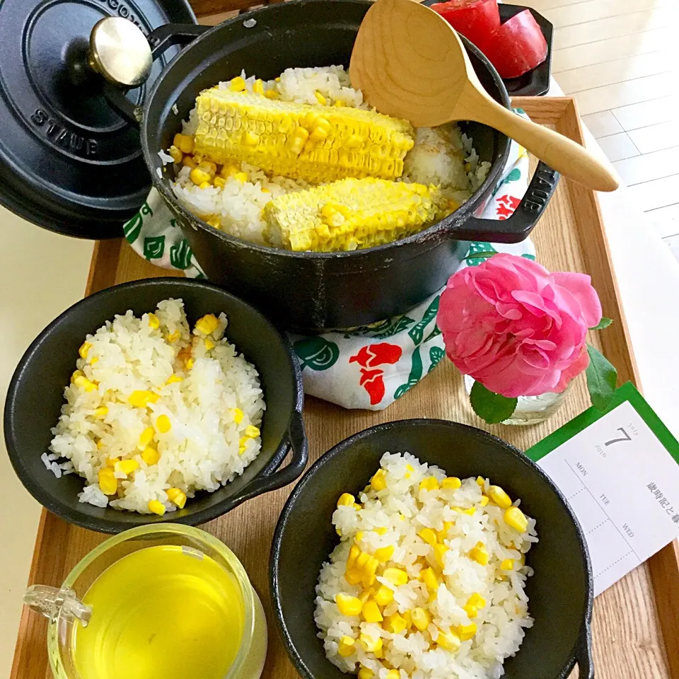 丸ごとトウモロコシご飯
削いだトウモロコシ、芯も一緒に
炊き込んだよ
お鍋でも、簡単に美味しく感激😋
夏丸ごと🌽|ゆかモンさん