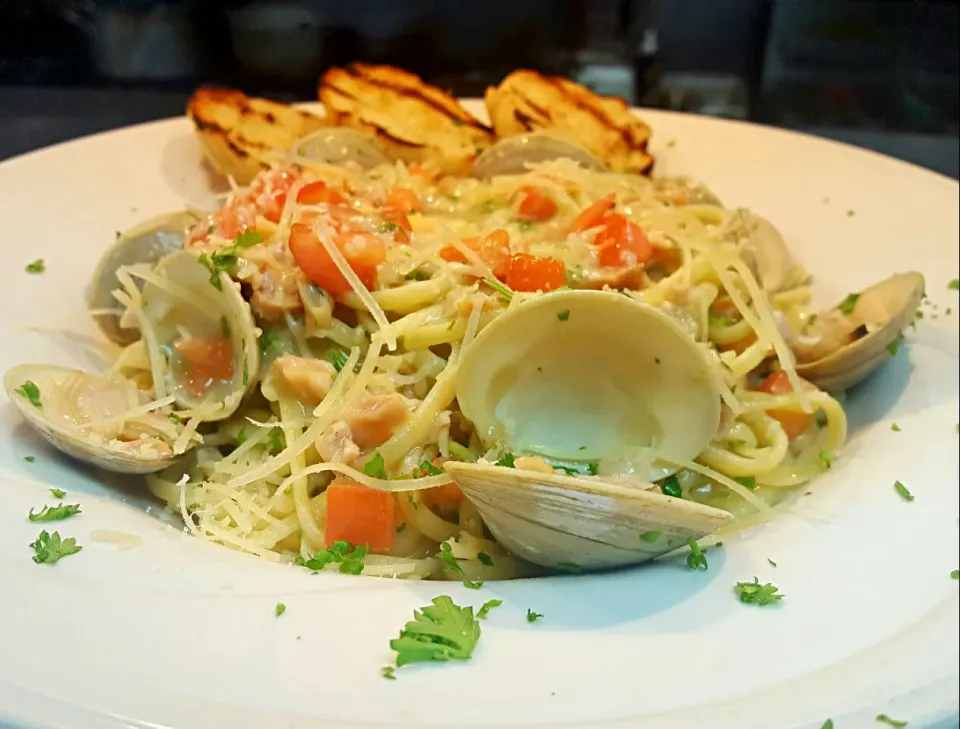 linguini and clams...|chef Charlesさん