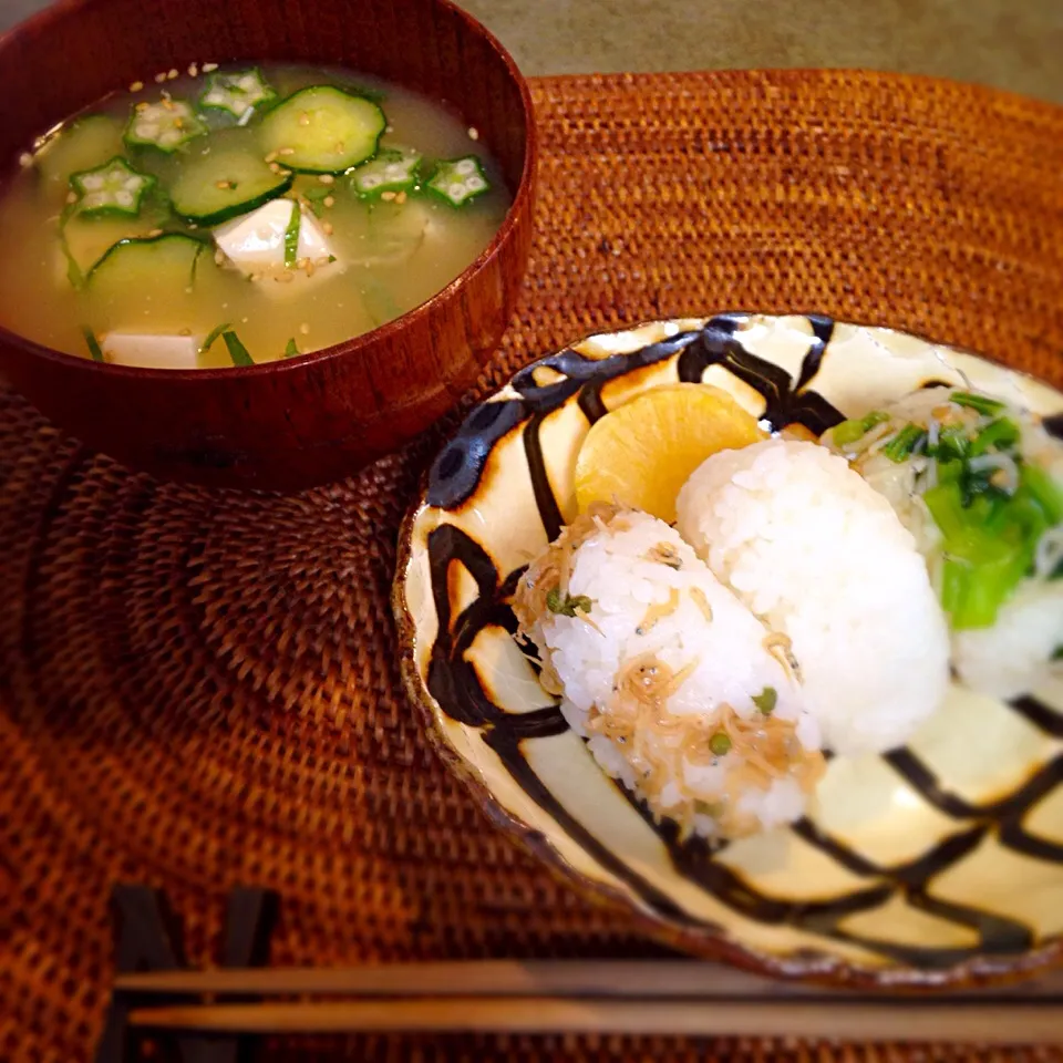 Snapdishの料理写真:冷や汁おにぎり朝ごはん( ´ ▽ ` )ﾉ|nao子さん