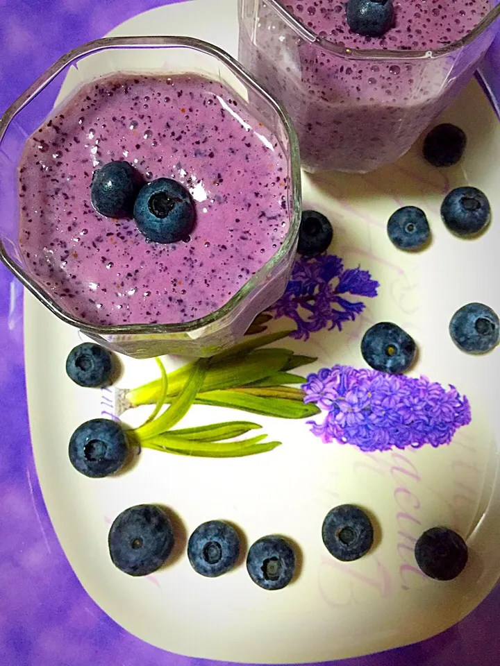 Blueberries 🐝honey🍯yoghurt smoothie 💜|Tari's Kitchenさん