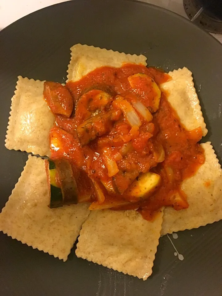 Snapdishの料理写真:Ravioli with grilled veggies and marinara sauce|veronicaさん