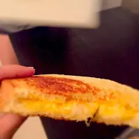 Snapdishの料理写真:Grilled cheese sandwich|veronicaさん