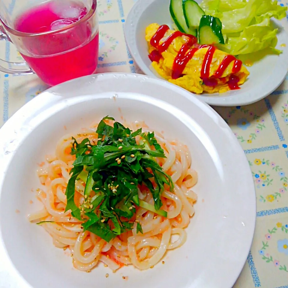 Snapdishの料理写真:暑い時には火を使わないレンチンランチ🎵冷やし明太子うどん＆トマトチーズオムレツ|うたかた。さん