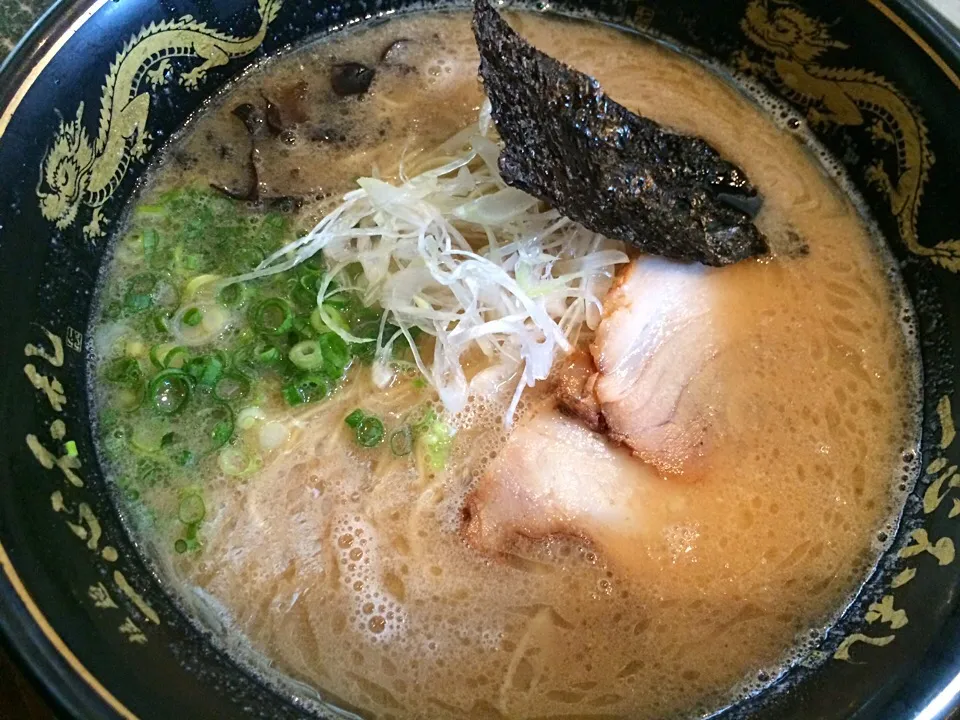 博多とんこつラーメン🍜福岡天神大名にて|mashaさん