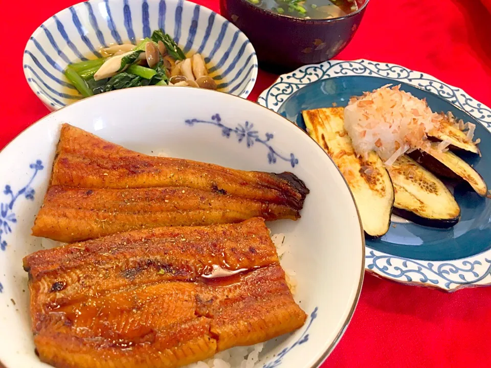 鰻丼にナスのおろしポン酢など♪|まるまさん