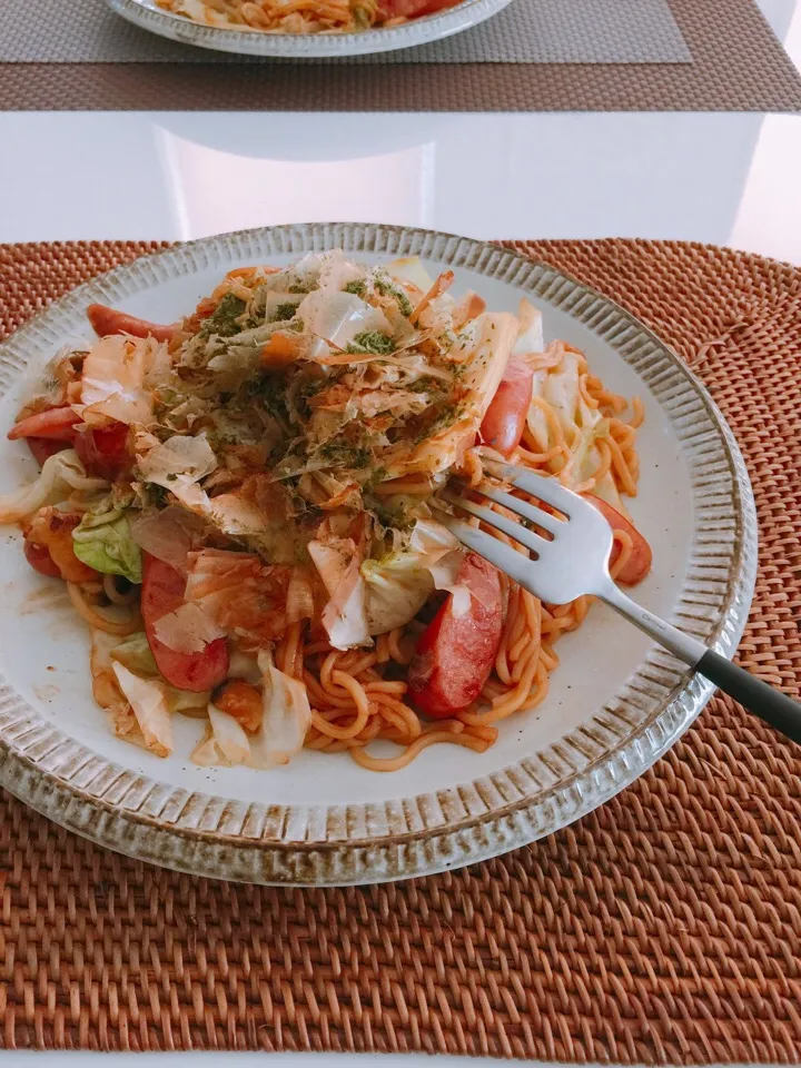 昼食は何年ぶりかの「日清焼きそば」キャッホー‼️美味しかった。
早いがごっつぉ、熱いがごっつぉ（笑）|みすてりあすゆっこさん