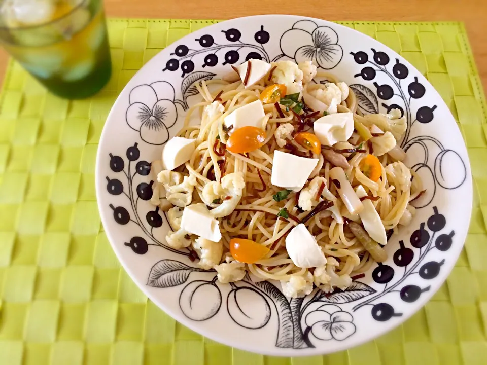 カリフラワー ホワイトアスパラ と モッツァレラチーズ の冷製パスタ 🍝
昆布の佃煮 バジル味
追いオリーブオイルで|doc3387さん