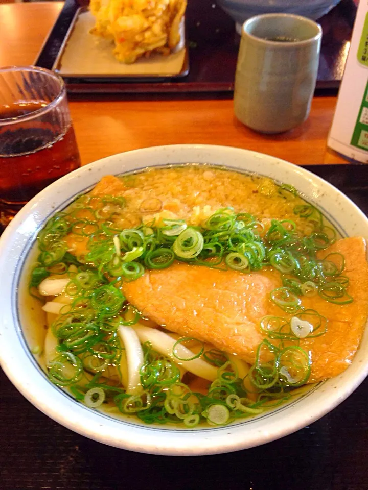 香の川きつねうどん🍲|しのてらさん