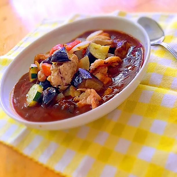 Snapdishの料理写真:茄子&ズッキーニたっぷり夏野菜激辛カレー作りました♫|mamiさん