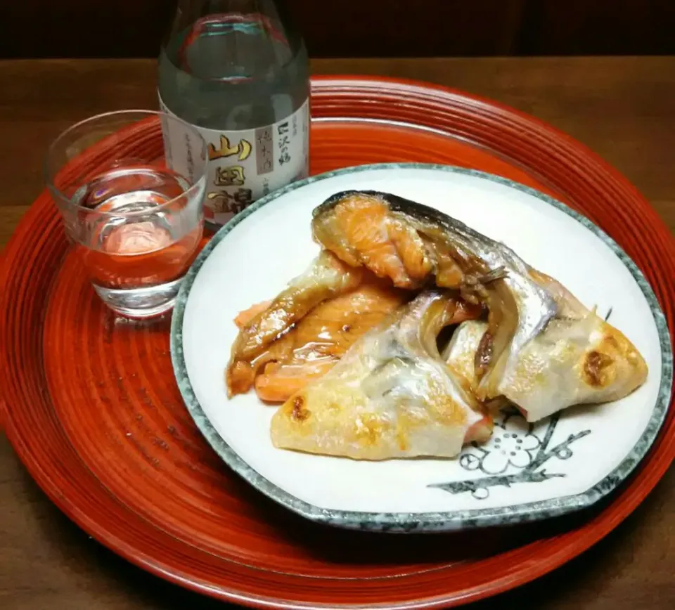 美味しいお酒🍶に鮭🐟😋|あらいぐまのしっぽさん