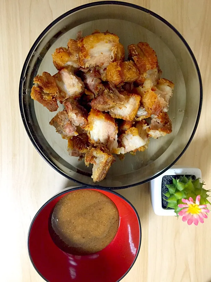 Snapdishの料理写真:Lechon Kawali 😘|MamiWynさん