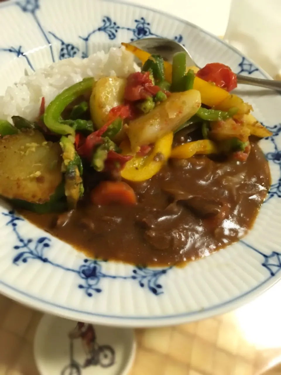 久しぶりの闇鍋カレー👳🏾🍛頂き物の夏野菜と昨日のすき焼きの残りで🎶|Ryokoさん