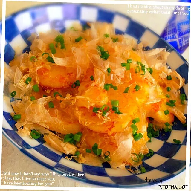 izoomさんの料理 じゃがいものアサツキ&おかかまみれ 【Fried potatoes dusted w/ Japanese chive and bonito flakes 】|ともさん