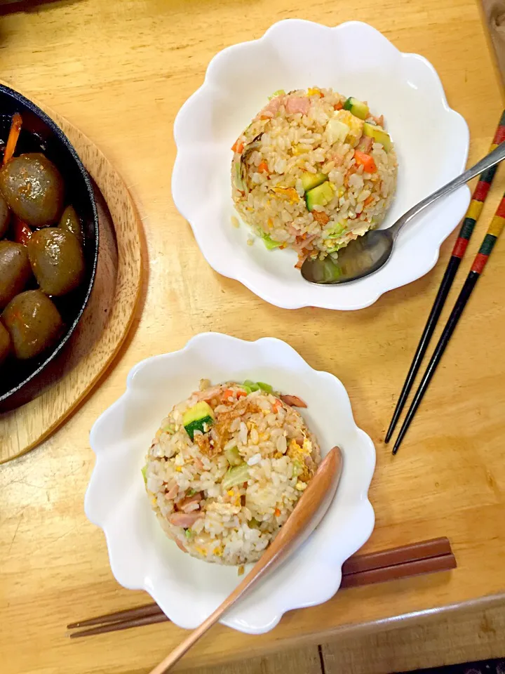 Snapdishの料理写真:チャーハンと辛味噌こんにゃく|ミカさん