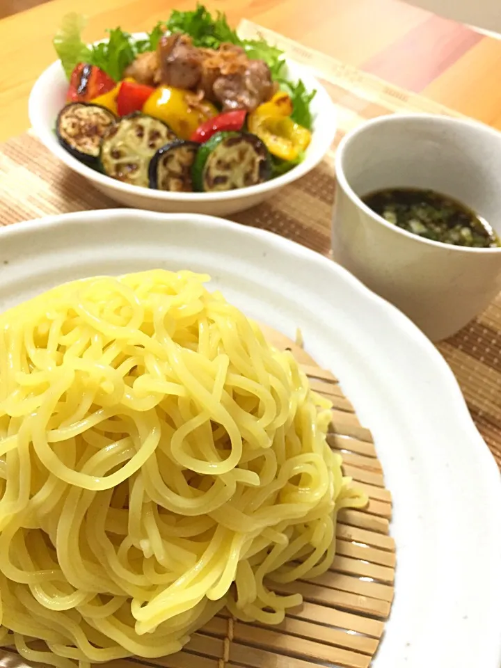 Snapdishの料理写真:ざるラーメン
焼き野菜と鶏肉のソテー|sayaさん